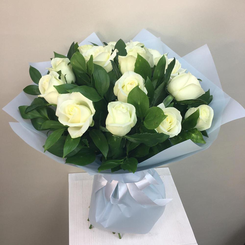 Букет 15 Белых роз Проуд в Ахтырском