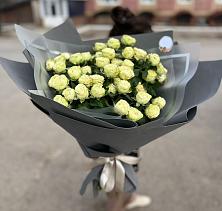 Букет Белые кустовые розы Солинеро в Ахтырском