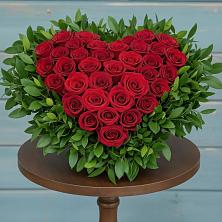 Композиция Сердце в любви в Ахтырском Цветочная композиция из Розы в виде сердца в Ахтырском