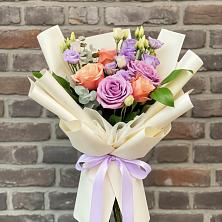 Букет цветочные ноты в Ахтырском Букет цветов из:  Лизиантусы и Розы в Ахтырском