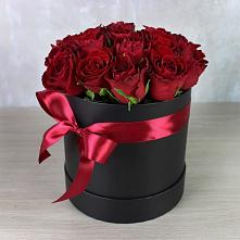 Цветочная композиция из Розы в шляпной коробке в Ахтырском