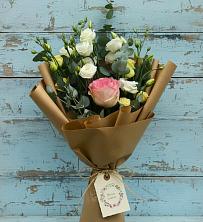 Букет нежный привет в Ахтырском Букет цветов из:  Розы и Лизиантусы в Ахтырском