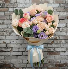Букет Феерия в Ахтырском Букет цветов из:  Розы, Лизиантусы и Гвоздики в Ахтырском