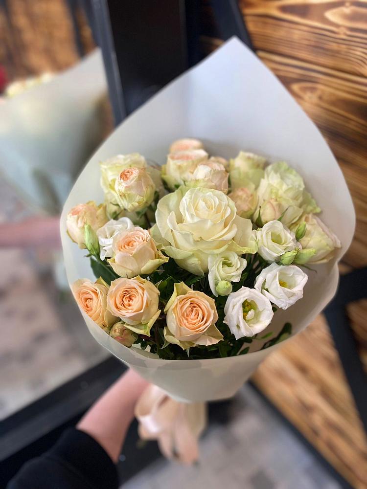 Букет цветов из: Розы и Лизиантусы в Ахтырском